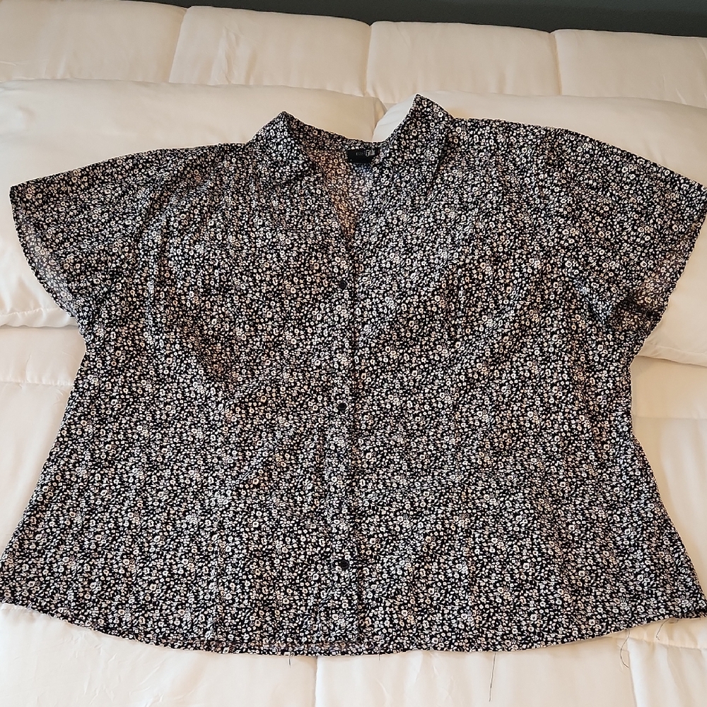 East 5th Black and White Floral Blouse